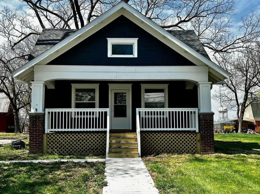 Mrs. Hughes Cottage - 2 Bedroom House W/ Parking Hamilton Exterior foto