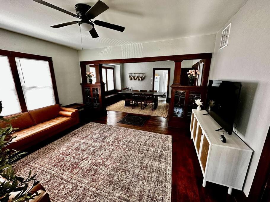 Mrs. Hughes Cottage - 2 Bedroom House W/ Parking Hamilton Exterior foto