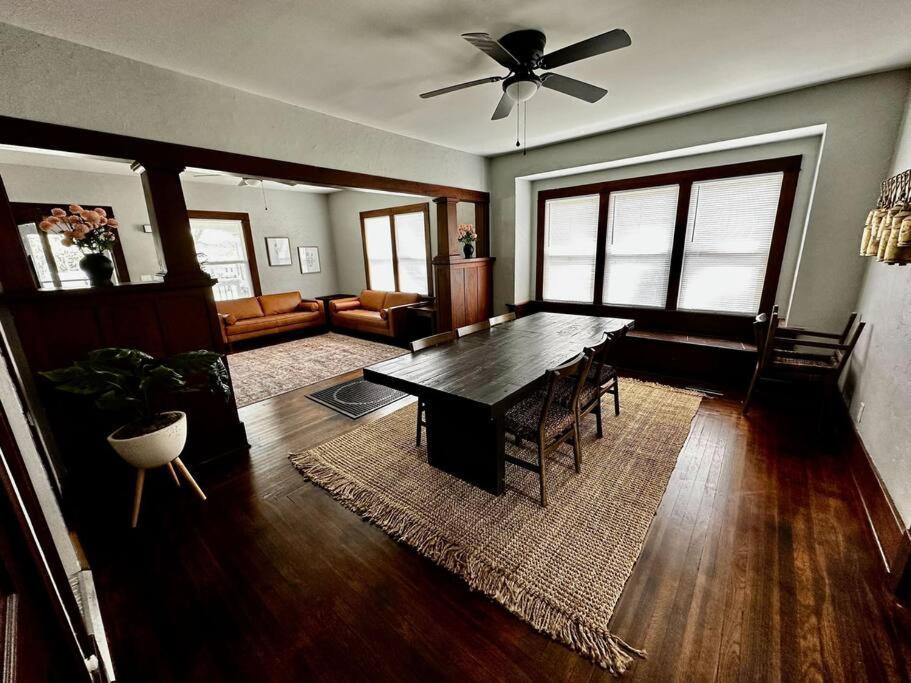 Mrs. Hughes Cottage - 2 Bedroom House W/ Parking Hamilton Exterior foto
