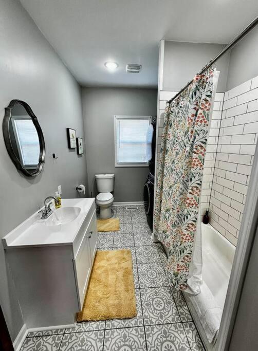 Mrs. Hughes Cottage - 2 Bedroom House W/ Parking Hamilton Exterior foto